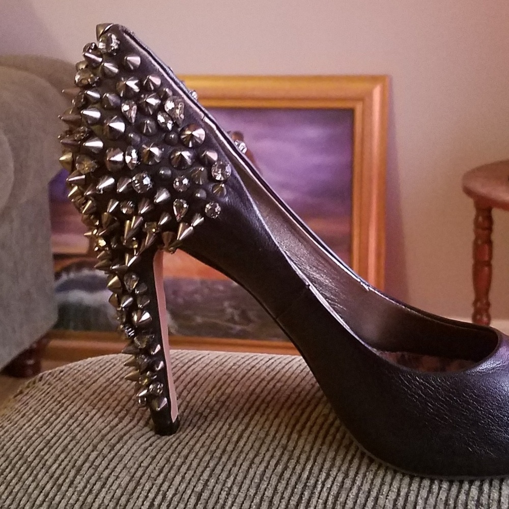 Shoes - Picture 1 of 4